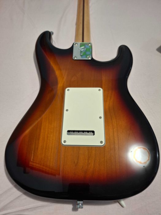 Електрическа / рок китара Fender Stratocaster за лява ръка