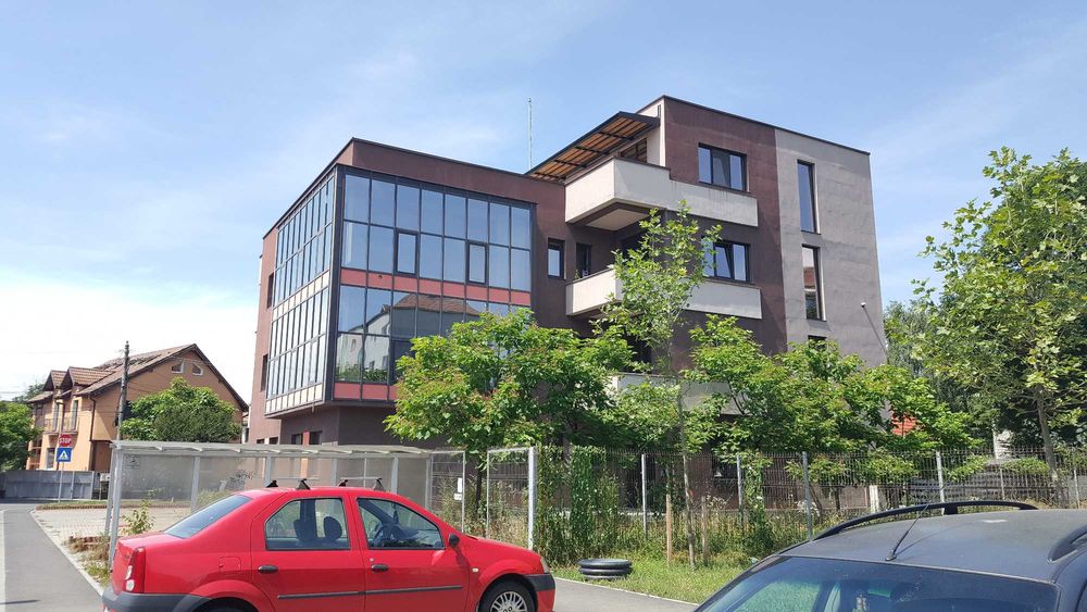 Vand imobil P+2,spatiu com/bir,950 mp util,stare f. buna,parcare,Sibiu