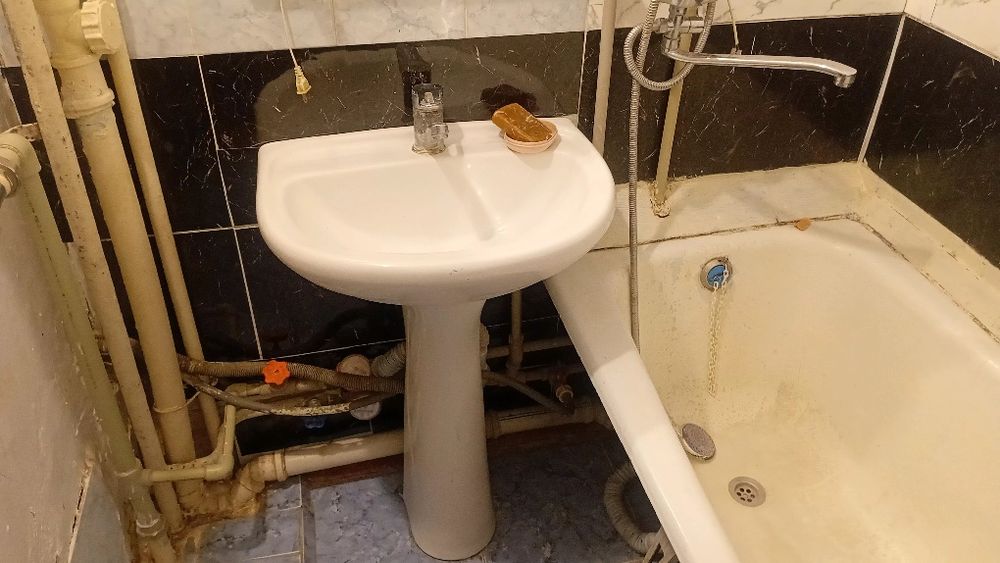 продам 2х ком.кв.в 10мкр дом 32