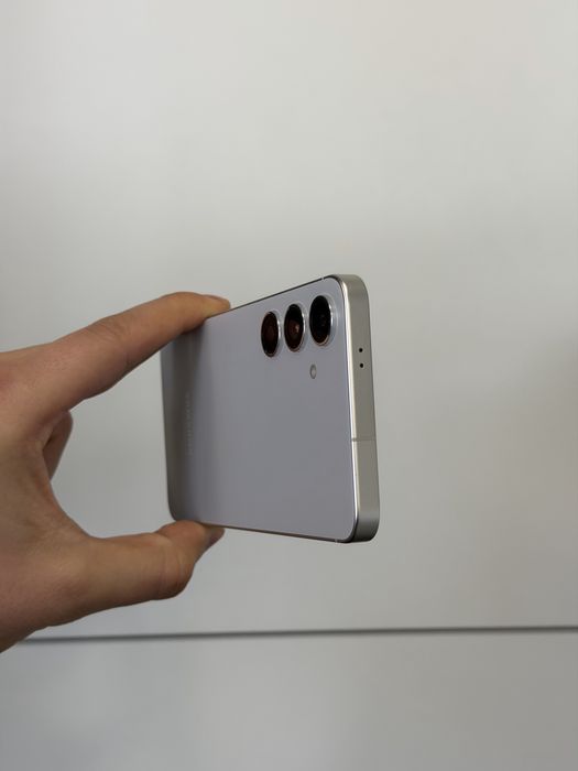 Продавам Samsung S24 PLUS