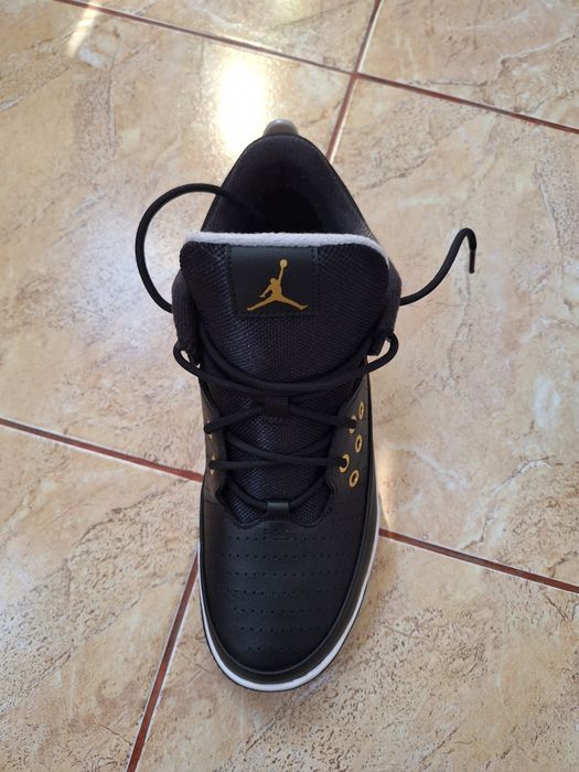 Adidasi Jordan Max Aura 5