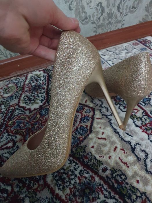 туфли блестяшая  с каблучком
