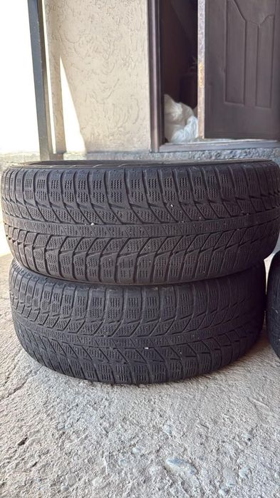 Шины 215/55R17 в отличном состоянии