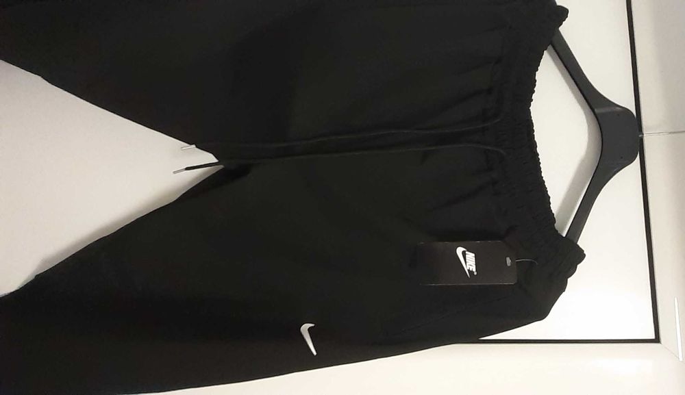 Мъжки спортни панталони на Найк