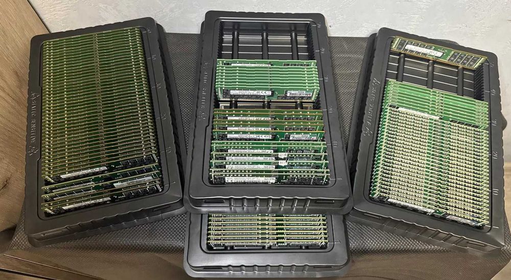 Memorie RAM DDR4 32GB 2133 2400 2666 3200MHz Micron Samsung SK Hynix Server PC
