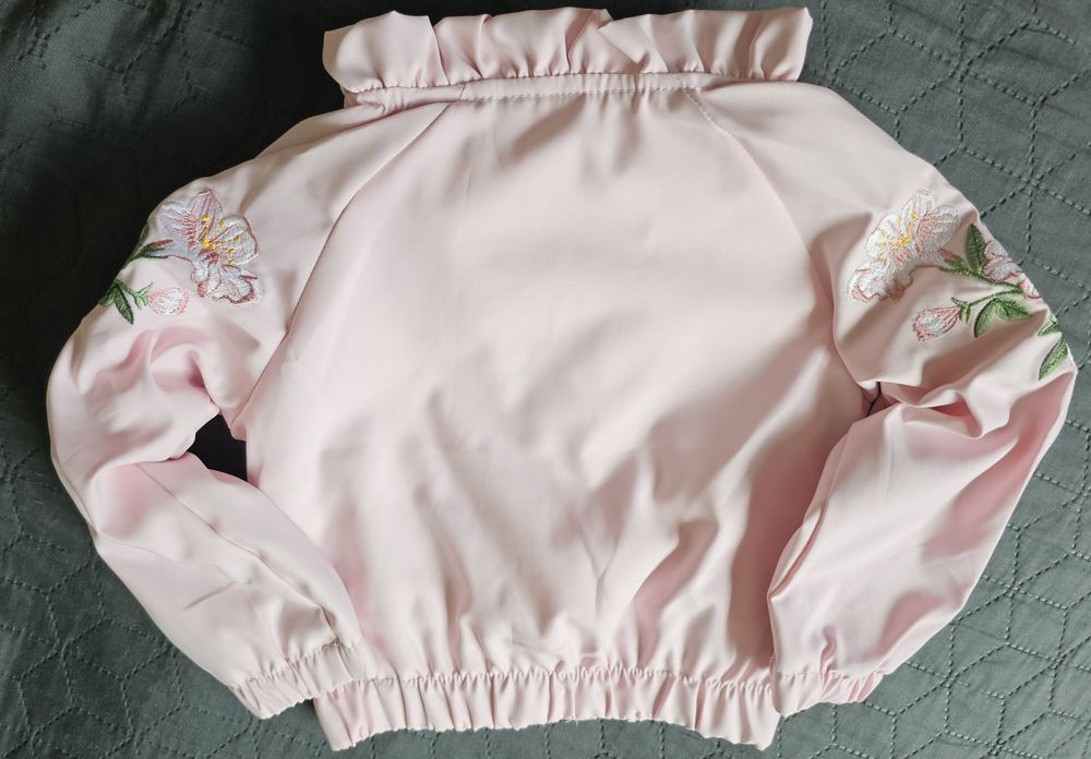 Детско есенно-пролетно яке с флорарна апликация