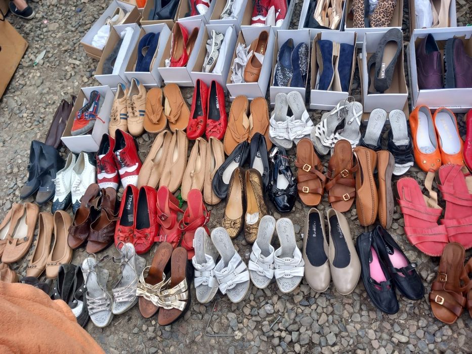 Vând  încălțăminte de femei angro,150 de perechi, preț 10 lei  pereche