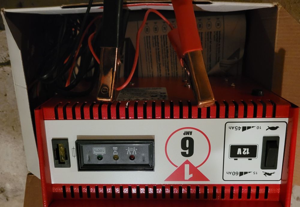 Redresor acumulatori auto