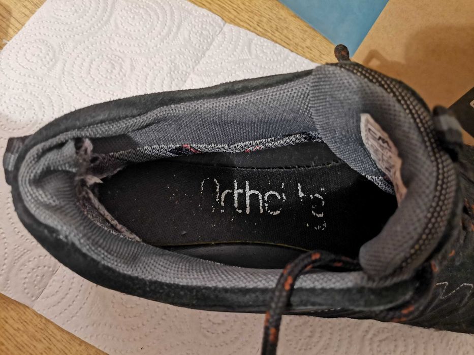 Продавам мъжки туристически обувки CMP