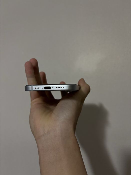 Продам айфон 15 128гб акб 84%