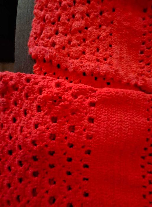 Червено и бяло. Елечета и панталон.