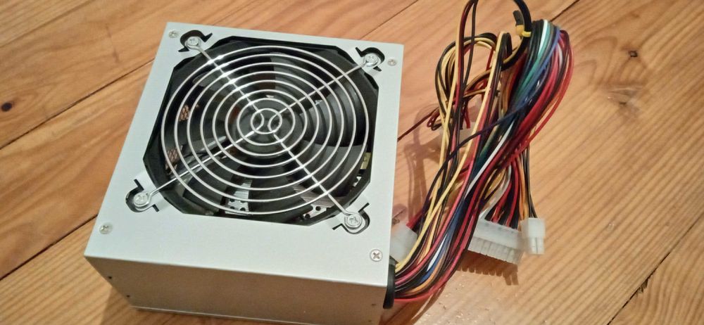 Захранване за компютър 350 W чисто ново