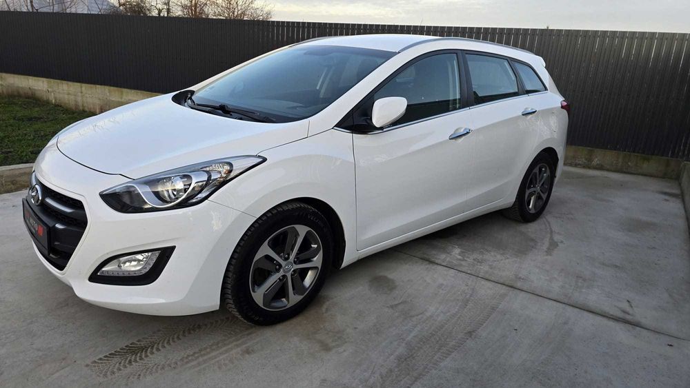 Hyundai i30 blue 1.6 CRDi YES! Gold