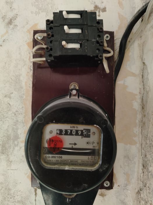 Продам электросчетчик с тремя рубильником, рабочий
