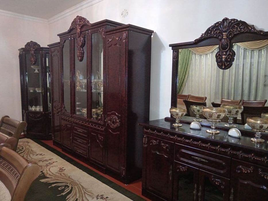 Сервант хорошего качества