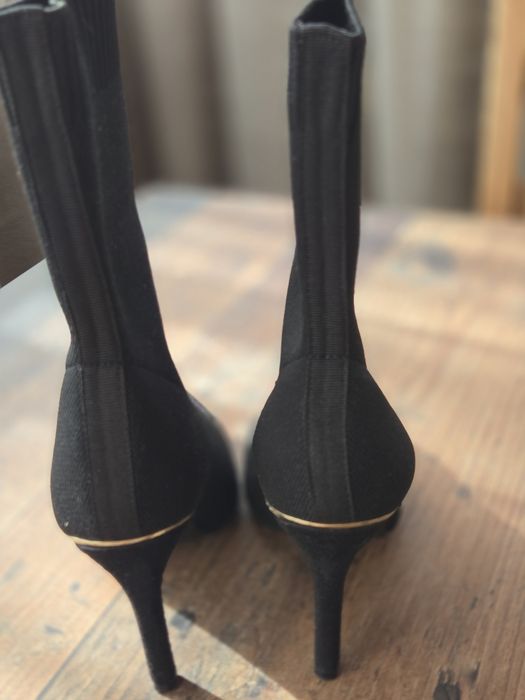 Ботуши с висок тънък ток