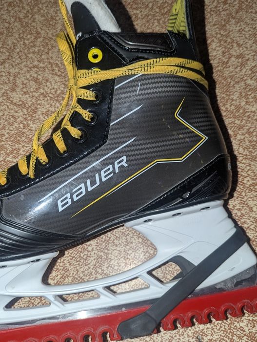 Продам коньки BAUER SUPREME M30  в отличном состоянии