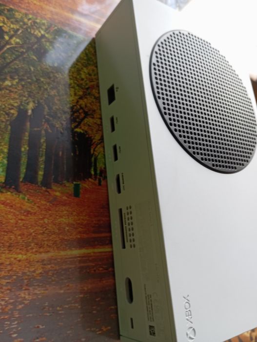 Xbox serias S 525 GB ofer și un monitor