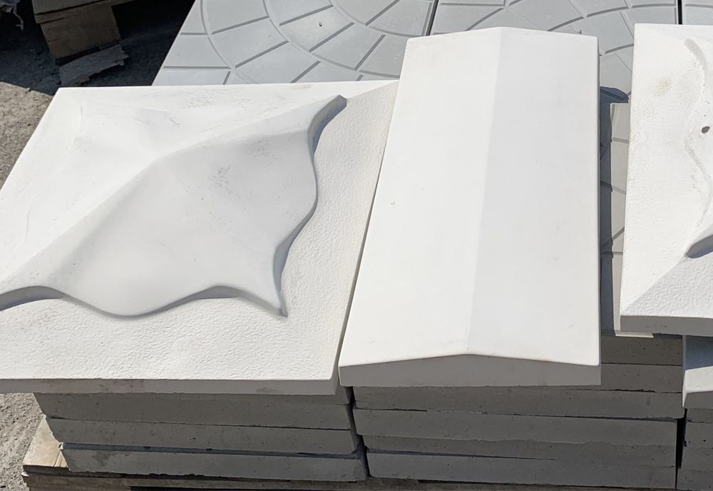 Capace Albe / Gri Antracit pentru Stalpi, Coame gard, din beton