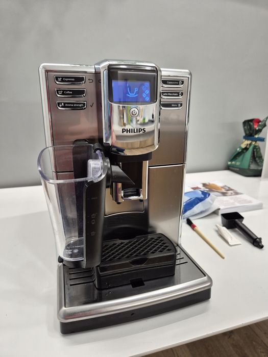 Expresor cafea PHILIPS Seria 5000 LatteGo  IMPECBIL + Bonus: filtru Aquaclean sigilat