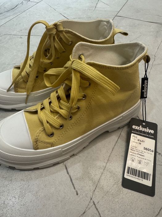 Продавам дамски кецове