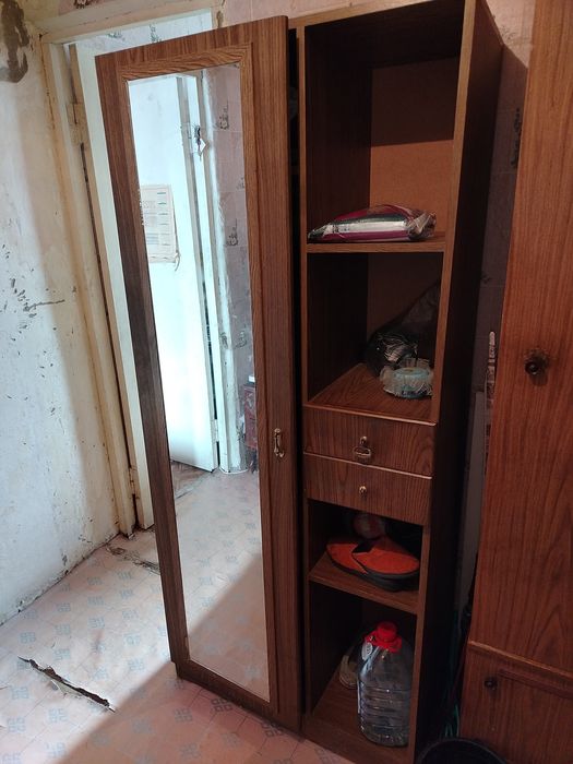 Столы, тумбочки,стенка, шкафы