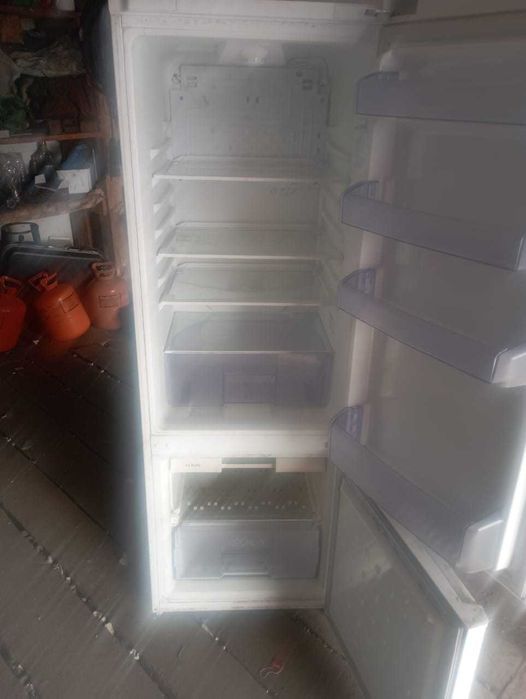 продается холодильник Beko