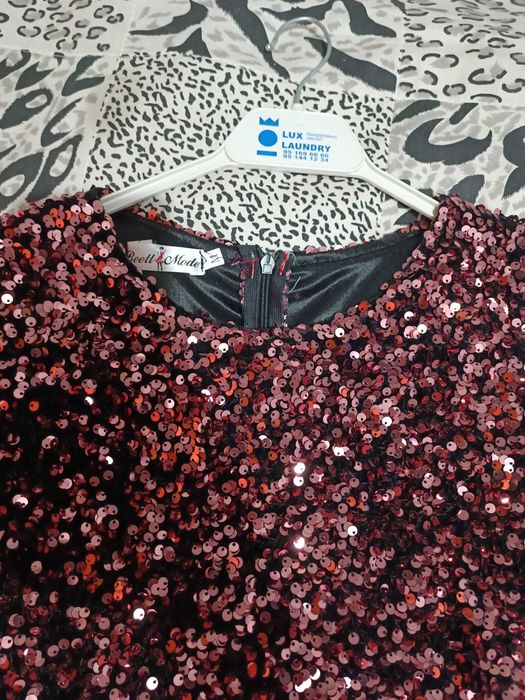 ПРОДАМ платья на девочку.