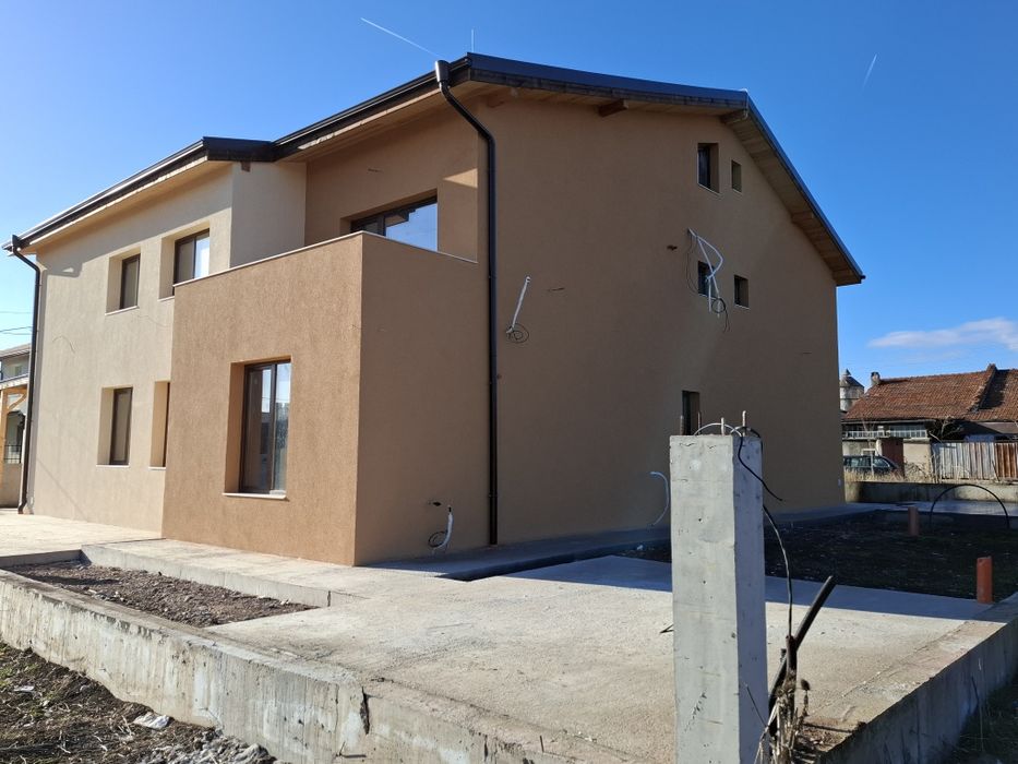 Къща в село Голяновци