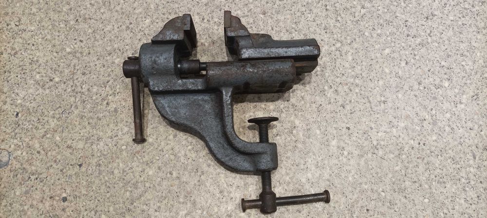 Менгеме за стойка ХОБИ - 5   менгеме за монтаж на маса малко . Се