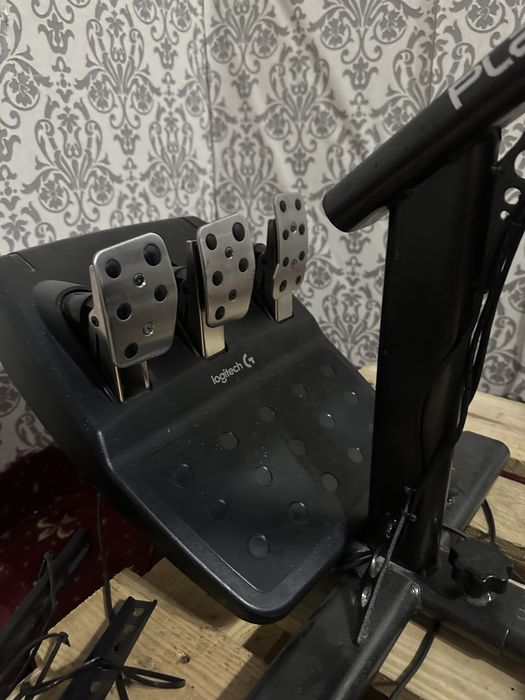 Volan PS g29 cu schimbator si pedale