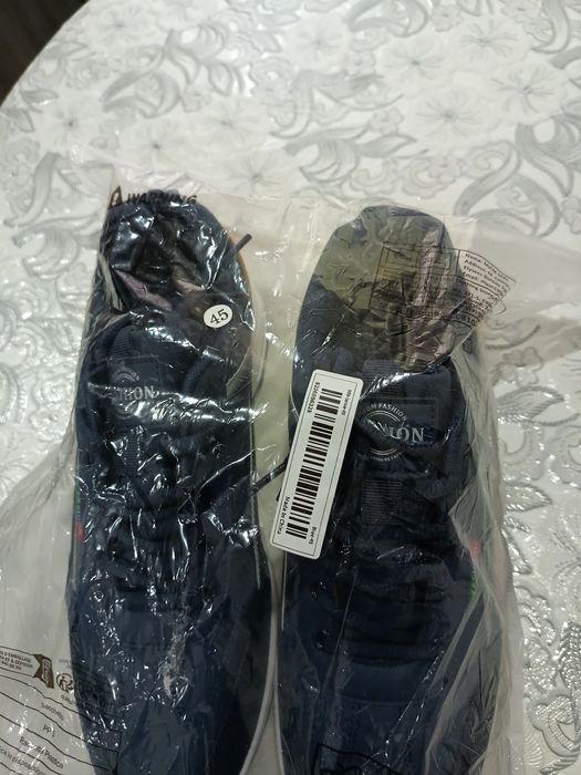 Продам кроссовки новые