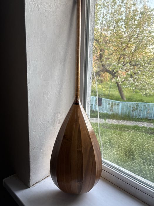 Продаю домбыру с чехлом