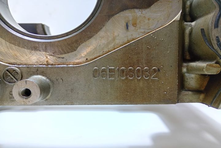 Semi baie ulei 2.4 fsi / 3.0 tfsi / 4.0 tfsi 06E103032 Audi Q5 8R ser