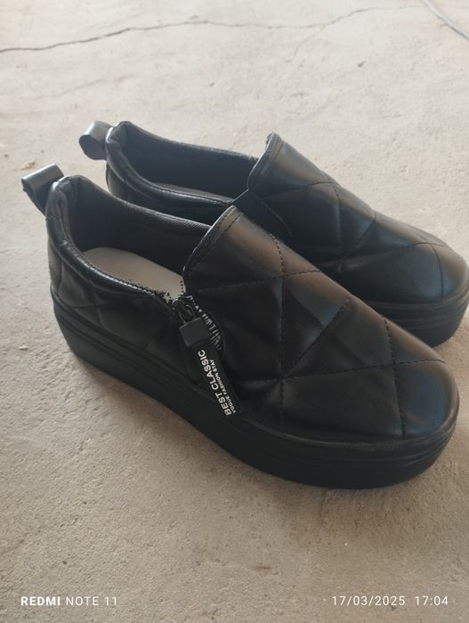 Oyoq kiyim sotiladi yangi