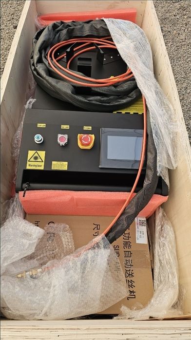 ПРОФЕСИОНАЛНА Машина 4в1 Лазерно почистване ръжда, рязане и заваряване