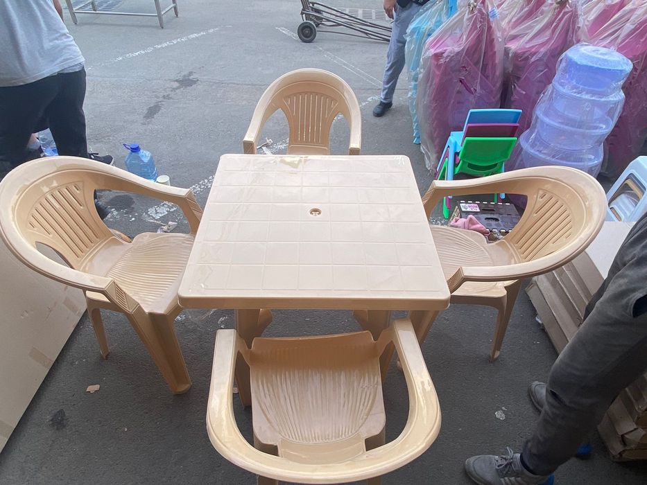 Стол комплект пластиковый