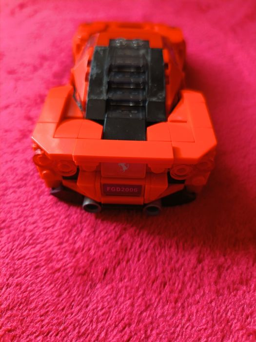 Vând mașină lego ferrari