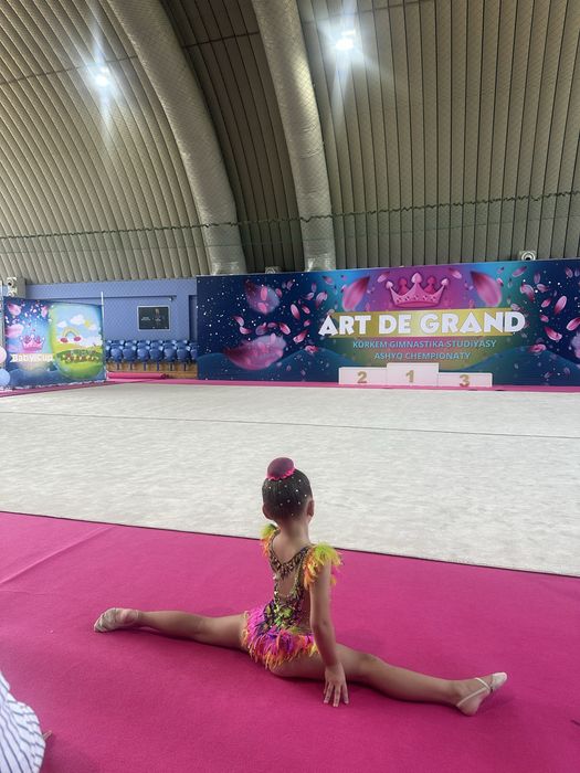 Продам купальник для гимнастики.