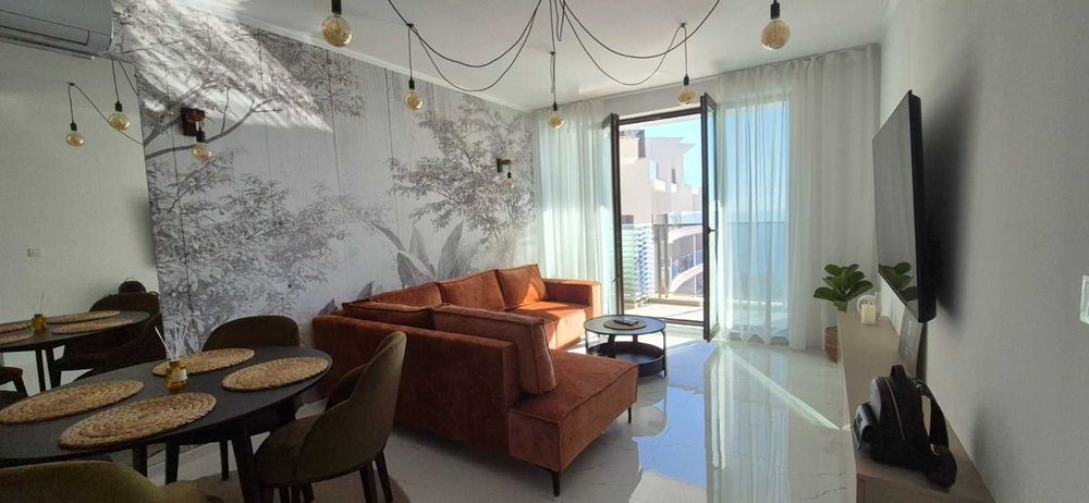 Продава се Тристаен апартамент в Варна, Възраждане 1 - 105 кв.м за 2085 €/кв.м - Снимка #12