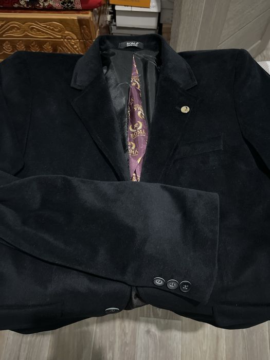 Темно синий пиджак