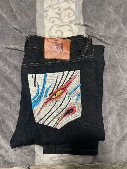 Vând blugi Evisu