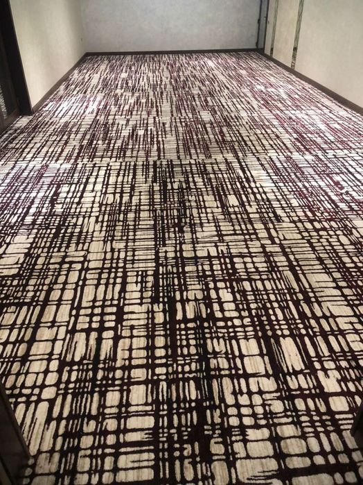 Гилам кесиш тикиш ва улаш хизматлари.