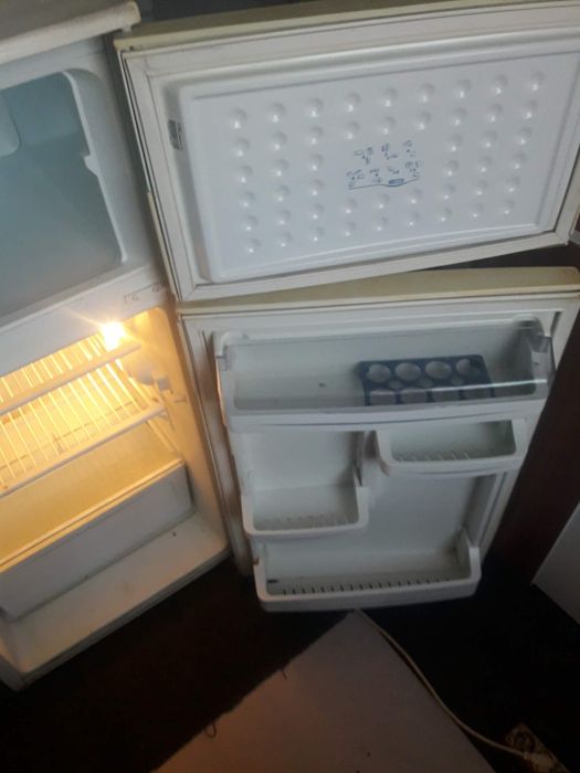 2 frigidere în stare buna