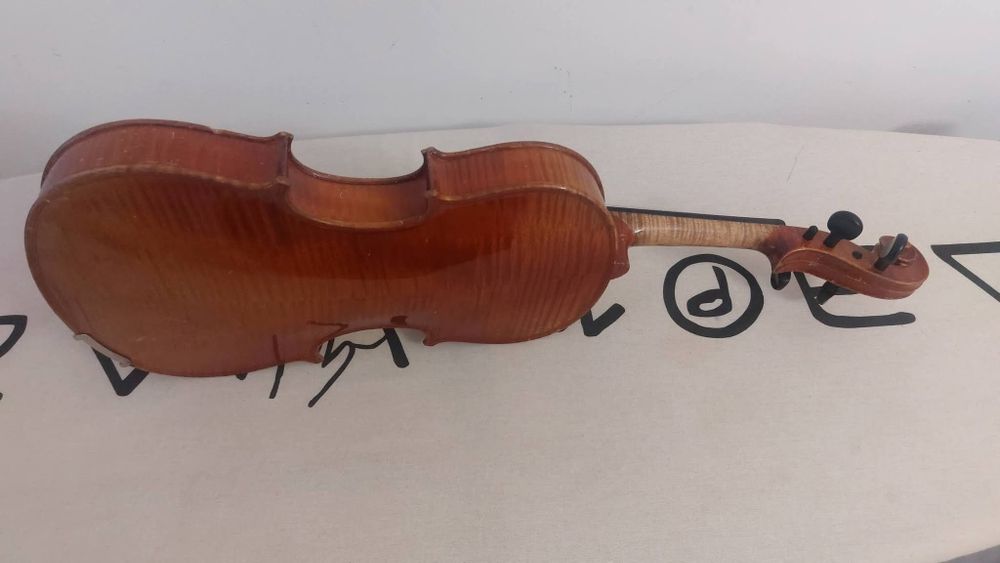 Vând Vioara 3/4  Antonius Stradivarius Cremonfis Anno 17 Made în Germania