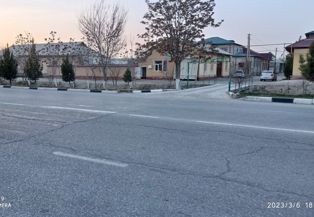 Бизнис учун ховли сотилади. Йулини устида жойлашган. Бизнис учун кулай