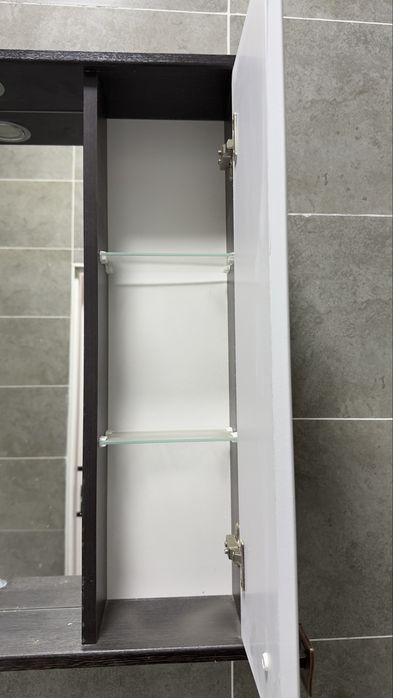 Продам зеркальный шкаф для ванны