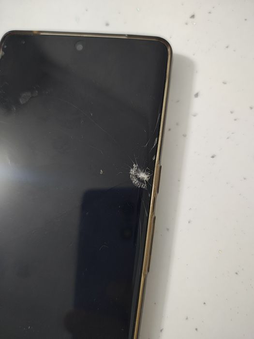 Google Pixel 7 Pro fisurat