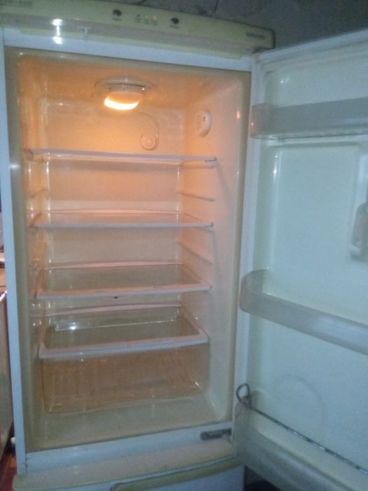 Продам холодильник Samsung