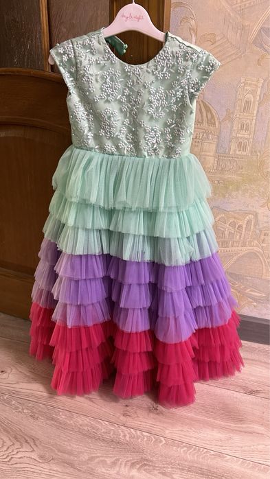 Продам платье для девочки